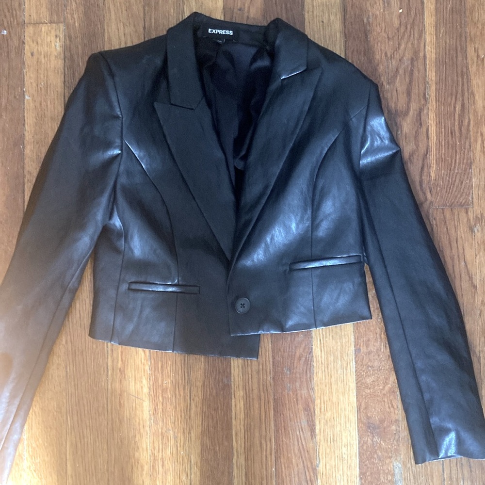 NWOT Express women’s black vegan leather cropped blazer small